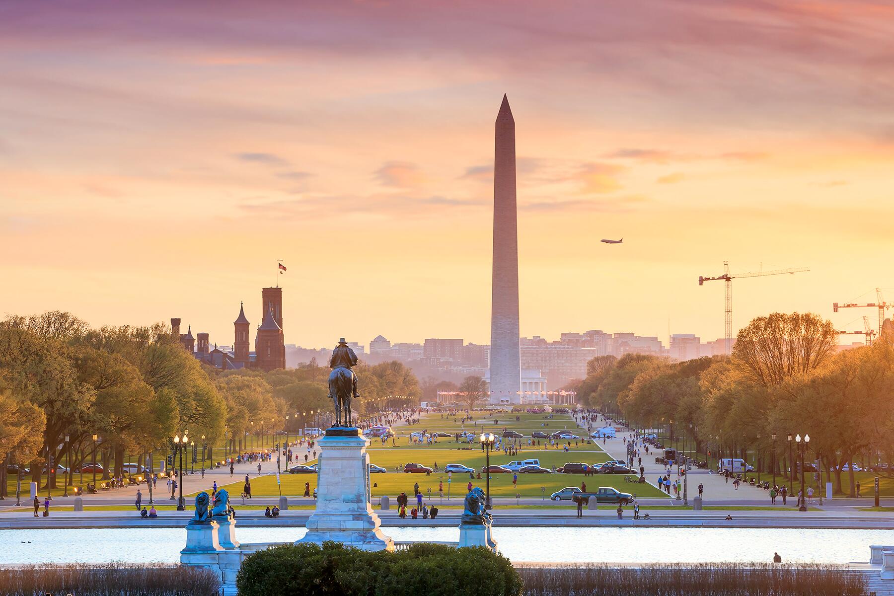18_FunCities__WashingtonDC_shutterstock_1044552766