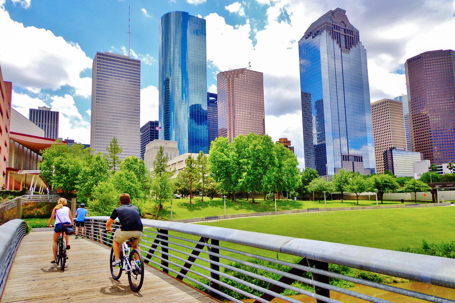 19_FunCities__HoustonTexas_shutterstock_1196454610