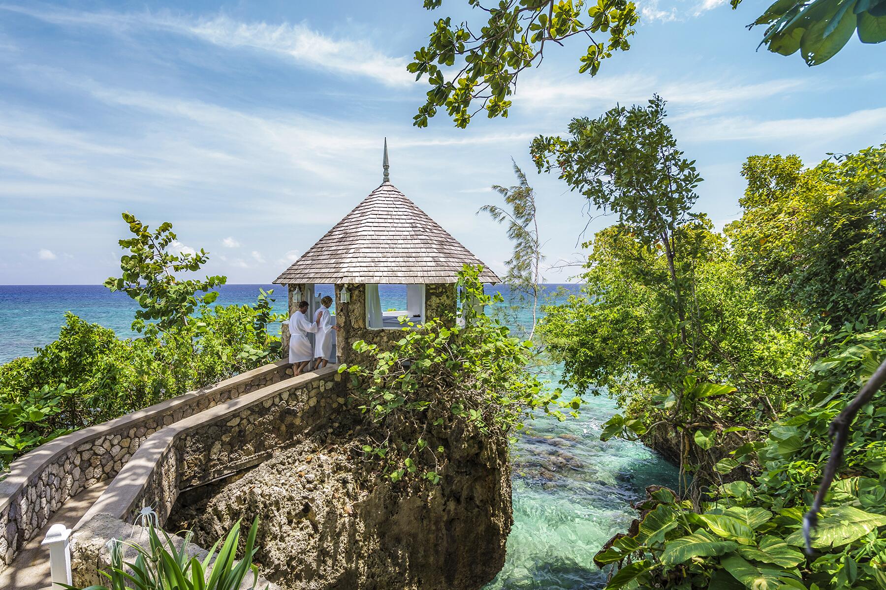 12-AllInclusive-Sans-couples-sans-souci-cliffside-gazebo-2