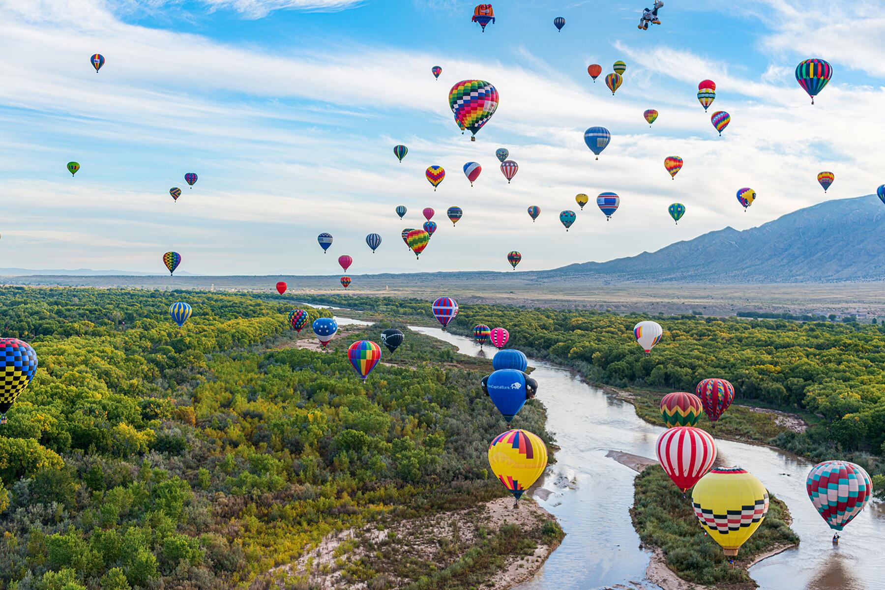 I-UltAZ-HotAirBalloon-shutterstock_1980789422