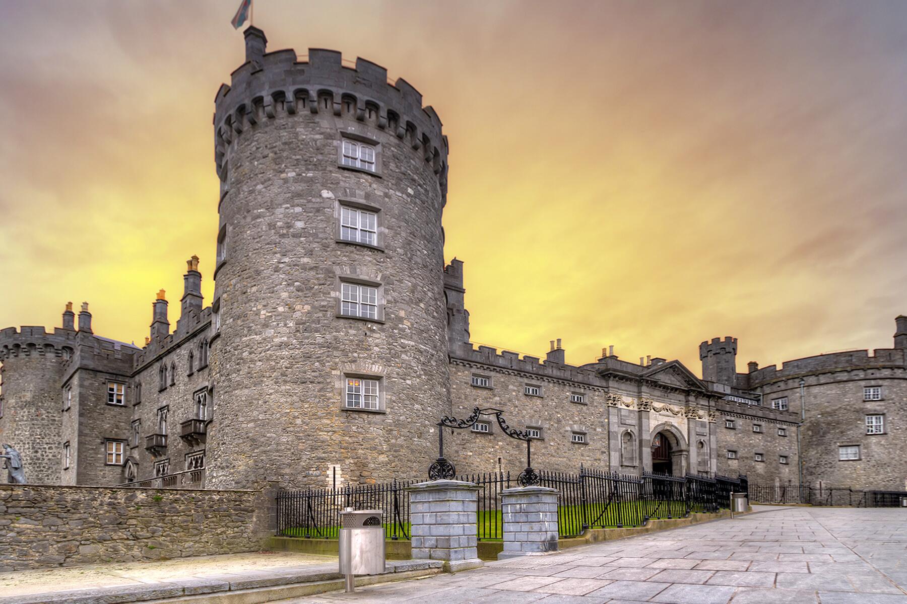 <a href='http://www.fodors.com/world/europe/ireland/experiences/news/ultimate-things-to-do-in-ireland#'>From "25 Ultimate Things to Do In Ireland: Visit One of Ireland’s 1000+ Castles"</a>