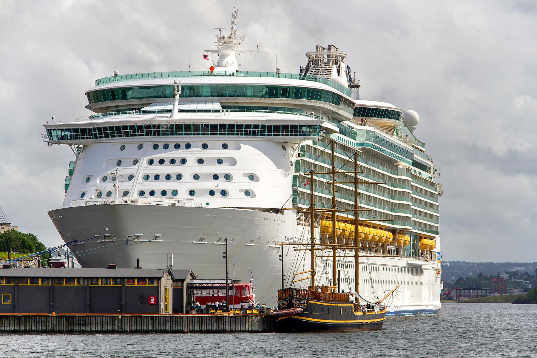 8-CRUISEREASONS-shutterstock_1068297728