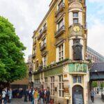 <a href='https://www.fodors.com/world/europe/england/london/experiences/news/photos/londons-best-oldest-pubs#'>From &quot;Drink Thy Fill at 12 of London’s Oldest Pubs: The Blackfriar&quot;</a>