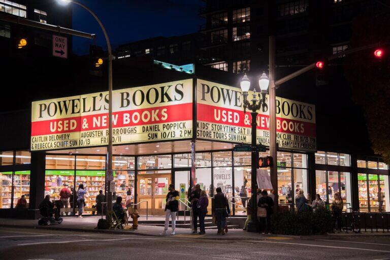 <a href='https://www.fodors.com/world/north-america/usa/oregon/portland/experiences/news/photos/top-things-to-do-in-portland-oregon#'>From &quot;20 Ultimate Things to Do in Portland: Get Lost in Powell's Books, the World's Largest Independent Bookstore&quot;</a>