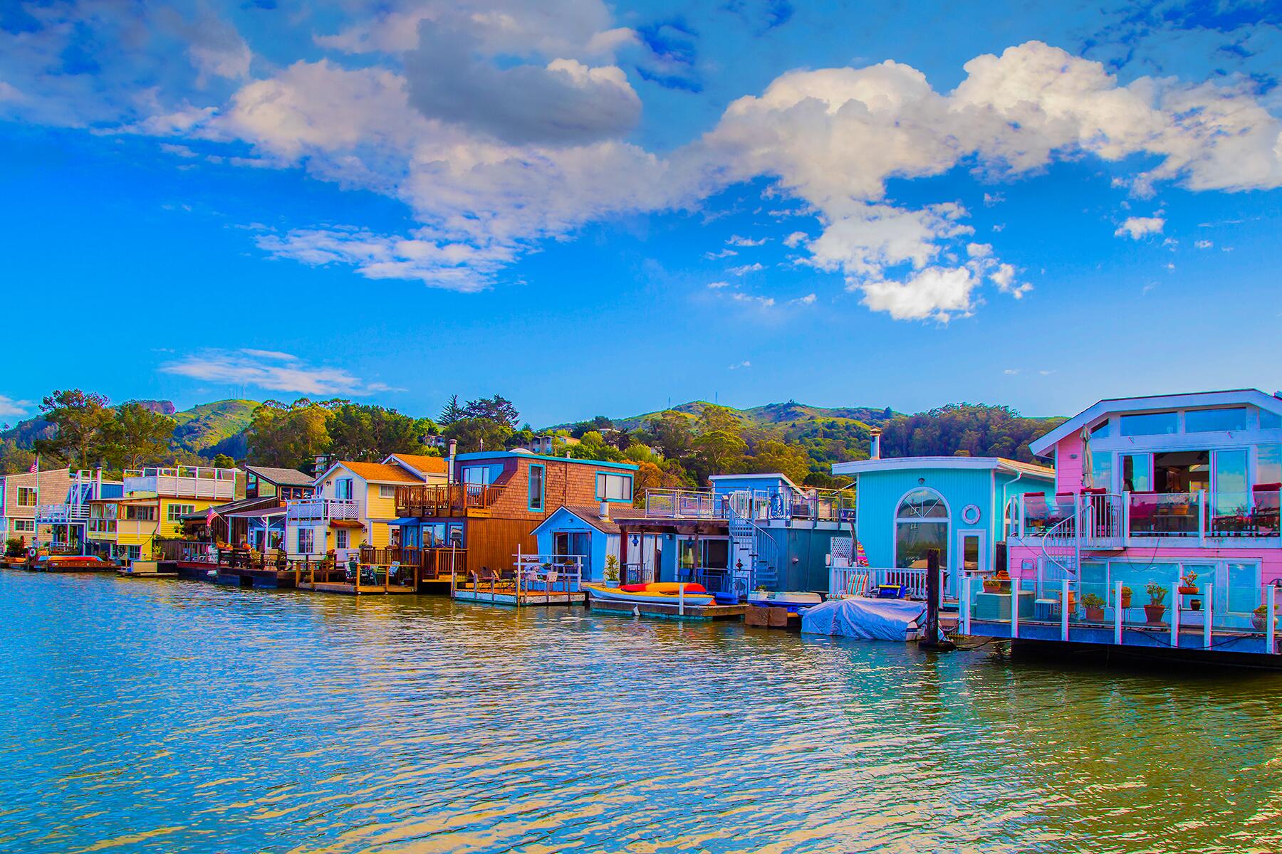 Best Houseboats and Floating Homes to Rent