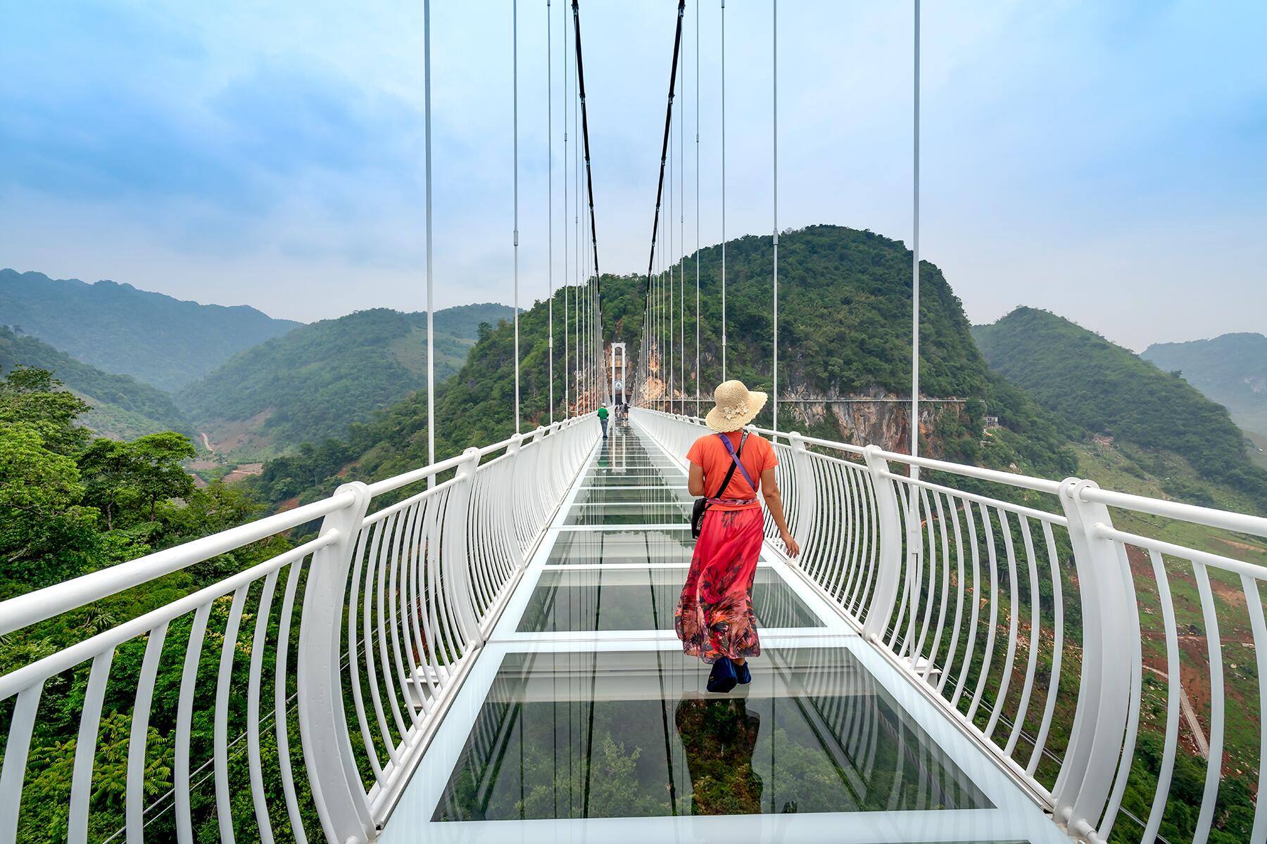 Terrifying Glass Bridges Around the World