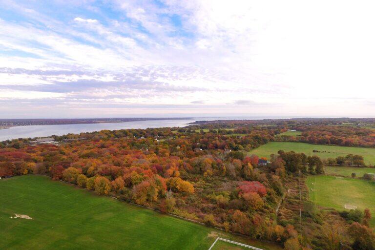 <a href='https://www.fodors.com/world/north-america/usa/rhode-island/experiences/news/photos/10-reasons-we-love-rhode-island-in-the-fall#'>From &quot;10 Reasons This Is the Best State in the U.S. to Celebrate Fall: Foliage Cruises&quot;</a>
