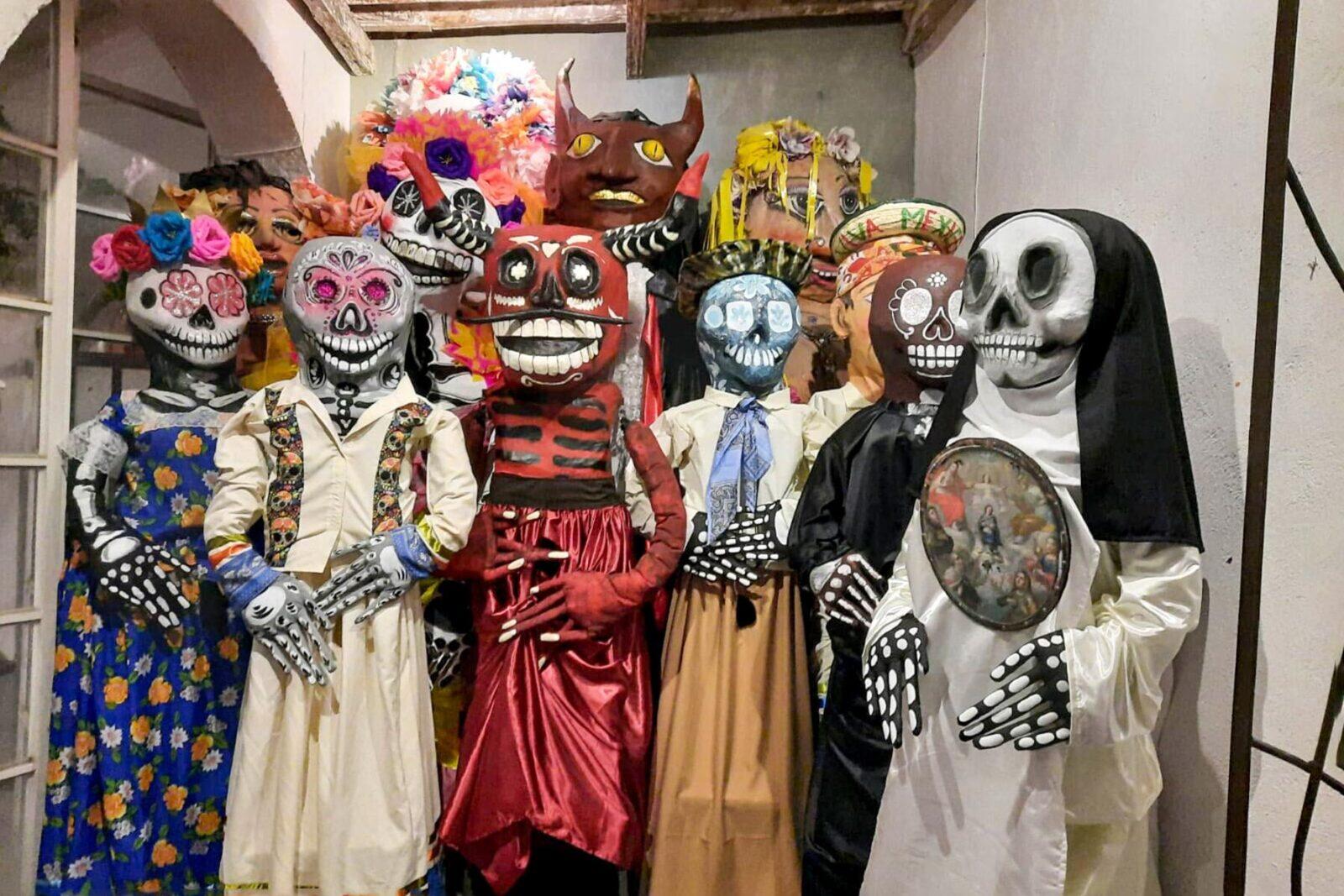 Artist Hermes Arroyo Guerrero Makes Giant Puppet Dolls in Mexico