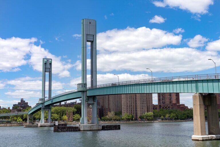 <a href='https://www.fodors.com/world/north-america/usa/new-york/new-york-city/experiences/news/photos/pedestrian-bridges-with-the-best-views-of-new-york-city#'>From &quot;11 Pedestrian Bridges That Will Give You the Best Views of New York: Wards Island Bridge&quot;</a>