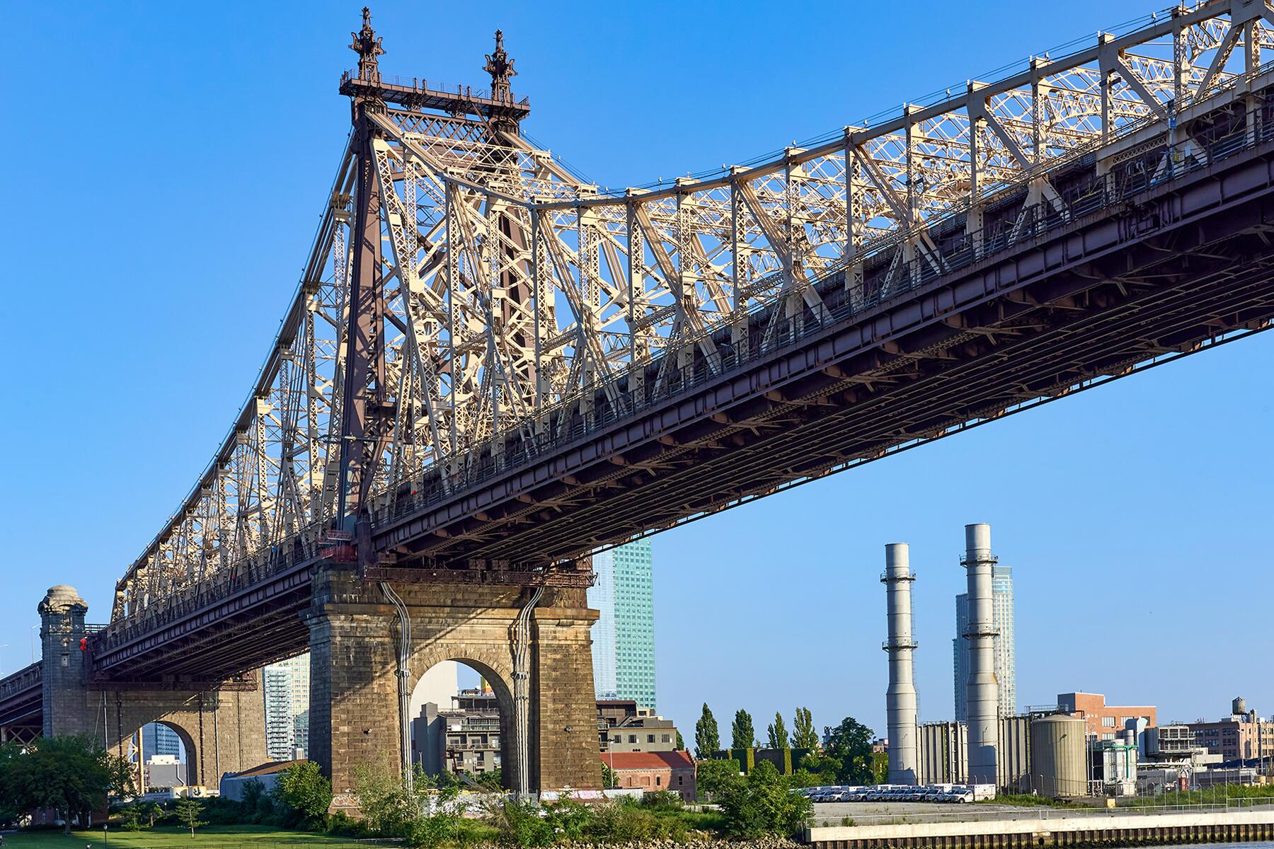<a href='https://www.fodors.com/world/north-america/usa/new-york/new-york-city/experiences/news/photos/pedestrian-bridges-with-the-best-views-of-new-york-city#'>From &quot;11 Pedestrian Bridges That Will Give You the Best Views of New York: Ed Koch Queensboro Bridge/59th St&quot;</a>