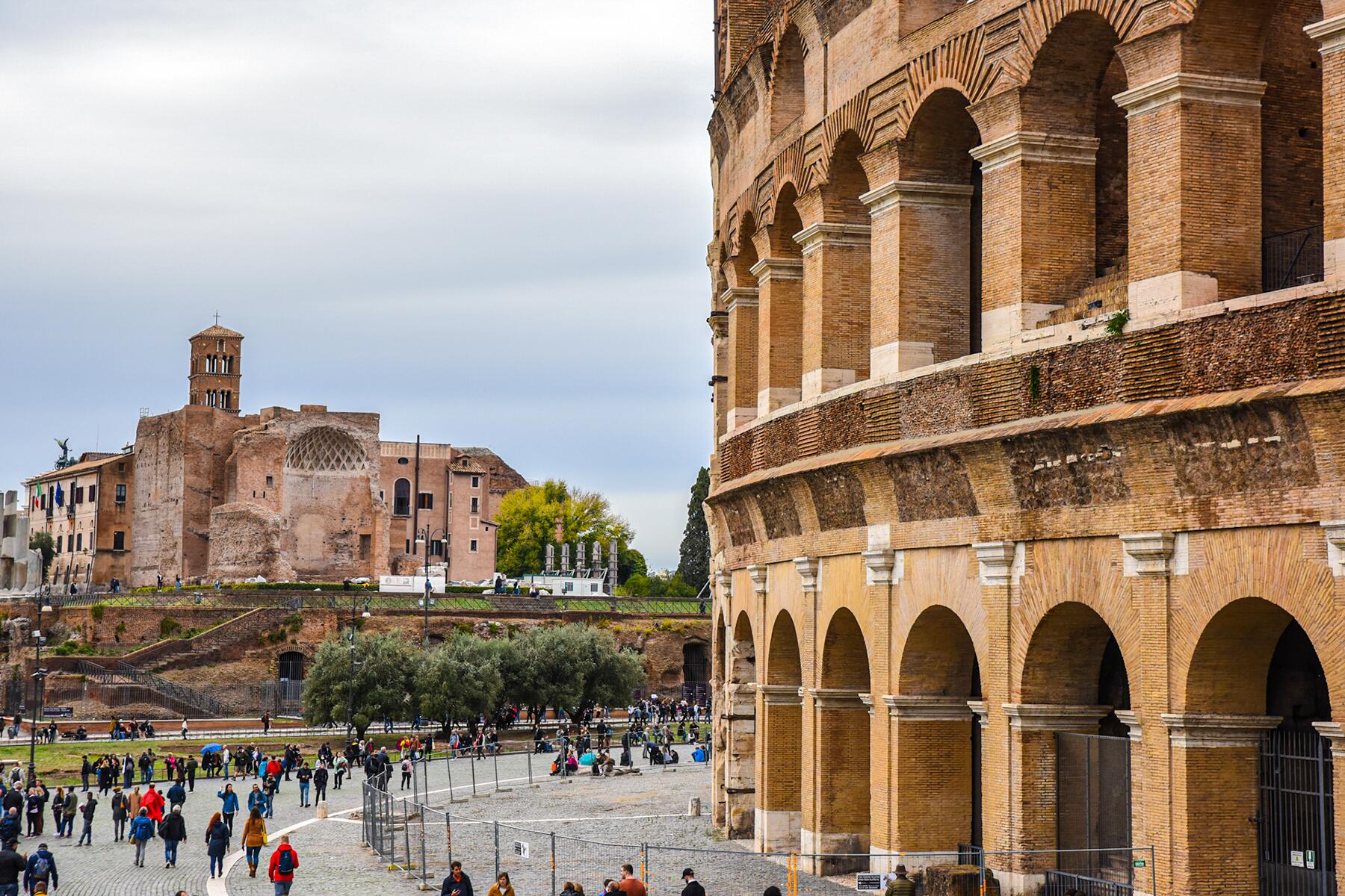 Who Is Daniel Dunglas Home, the World's First Psychic?