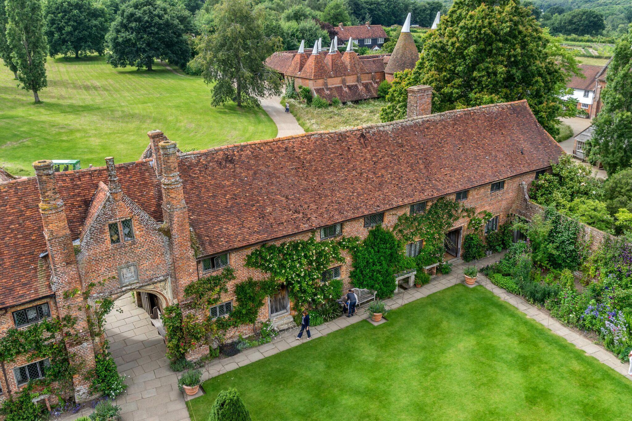<a href='https://www.fodors.com/world/europe/england/experiences/news/photos/best-gardens-to-visit-in-england-and-scotland#'>From &quot;10 Best Gardens to Visit in the United Kingdom: Sissinghurst Castle&quot;</a>
