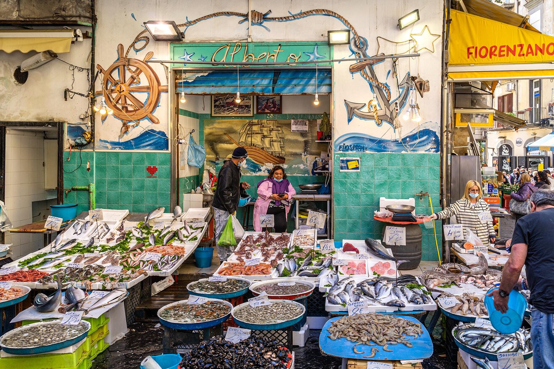 <a href='https://www.fodors.com/world/europe/italy/experiences/news/photos/common-scams-in-italy#'>From &quot;Watch Out for These 10 Common Scams When You’re in Italy This Summer: Street Markets&quot;</a>