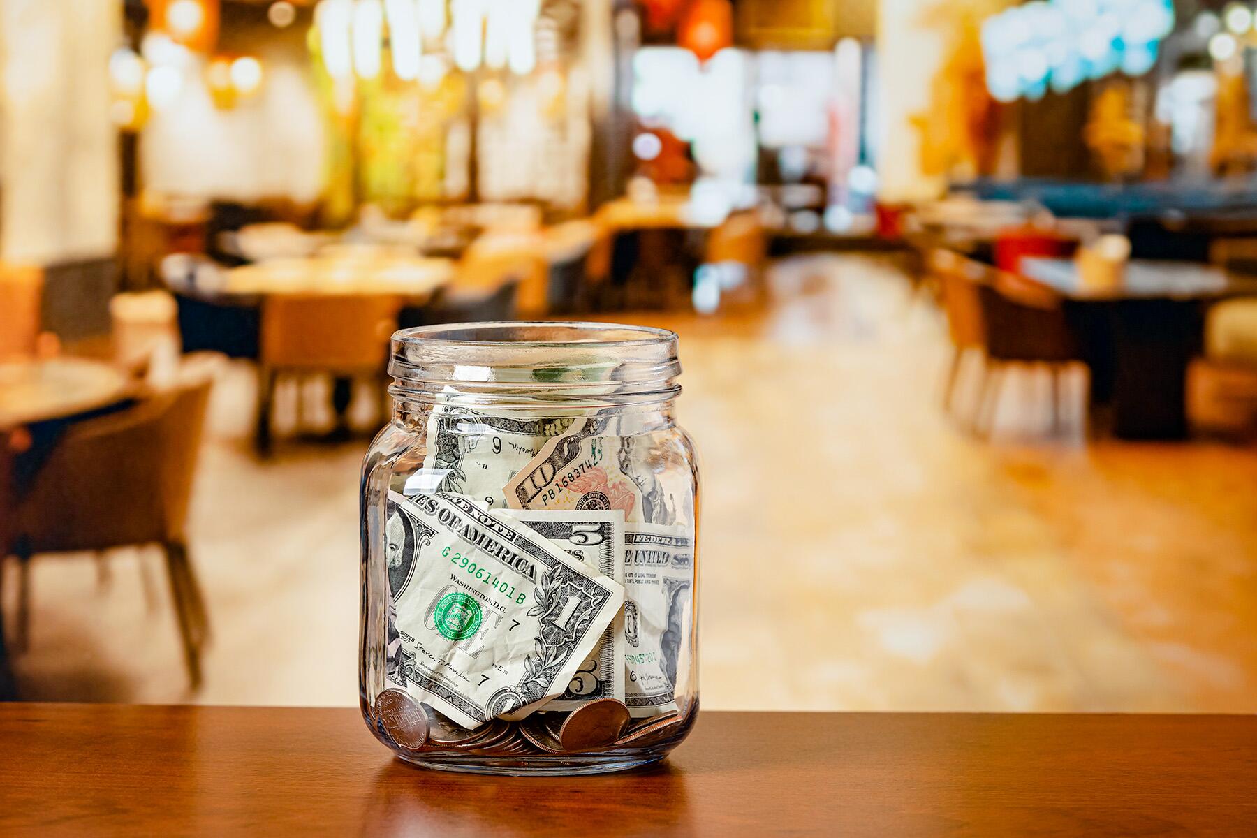 When and How Much to Tip According to Service Workers