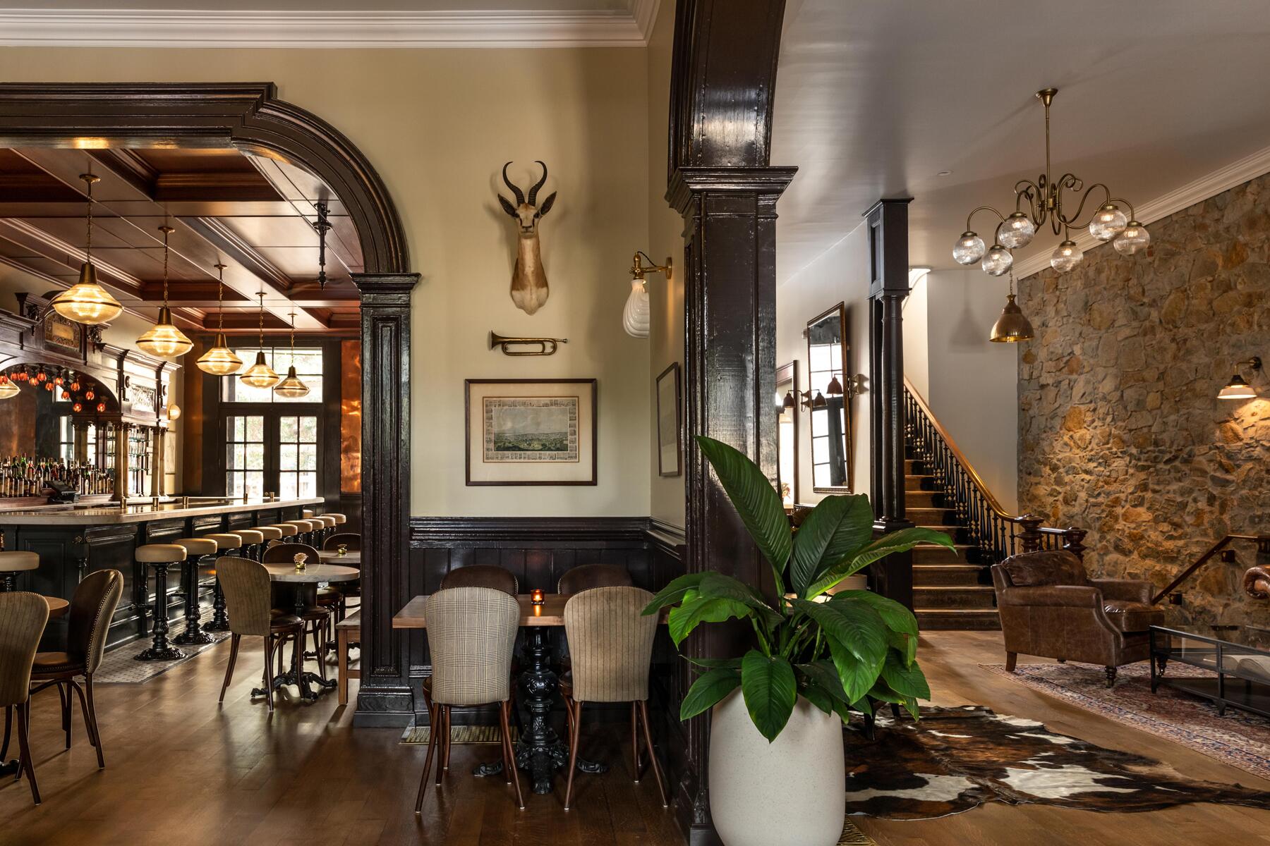 Fodors-Finest_North-America_Holbrooke-Hotel_01