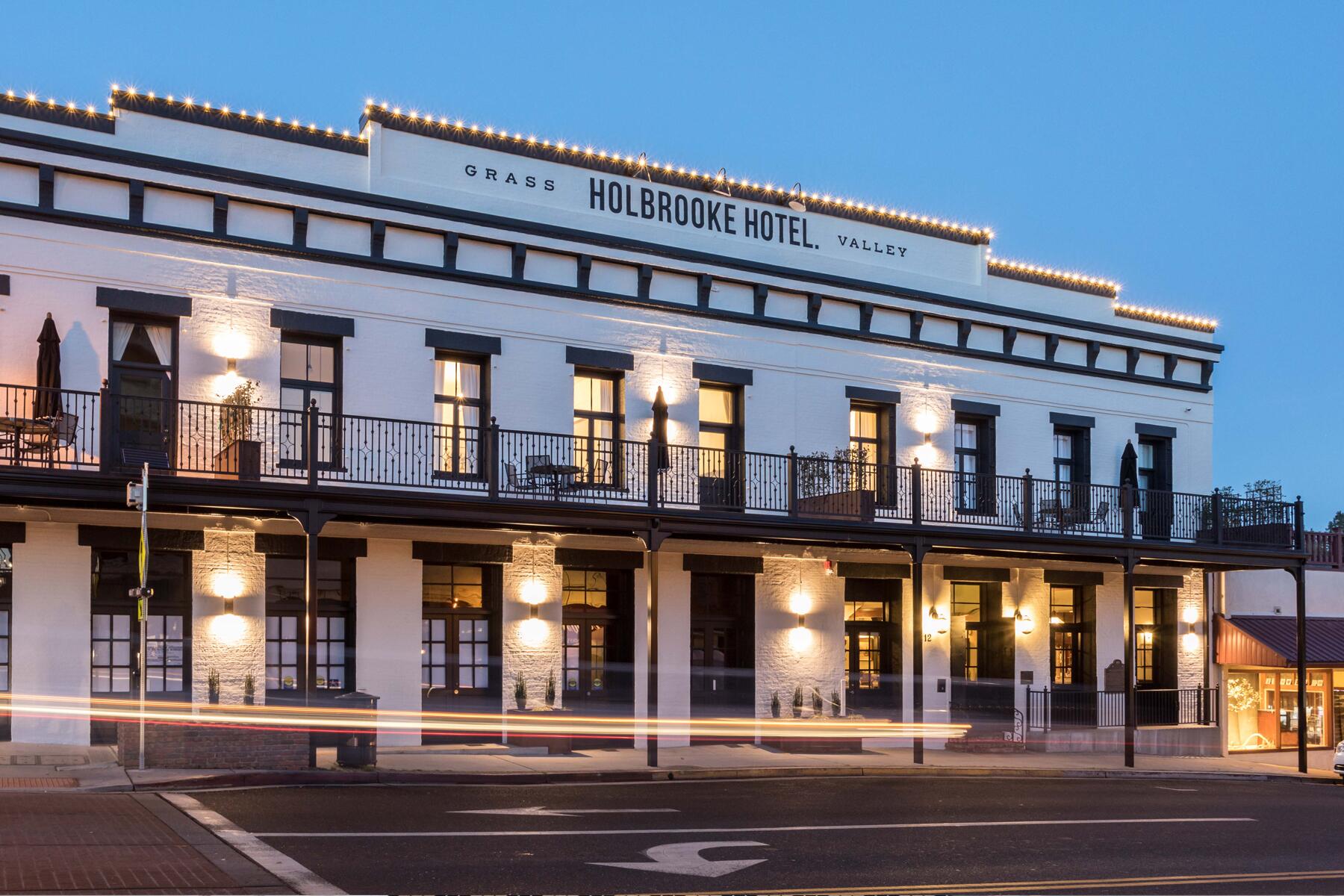 Fodors-Finest_North-America_Holbrooke-Hotel_04