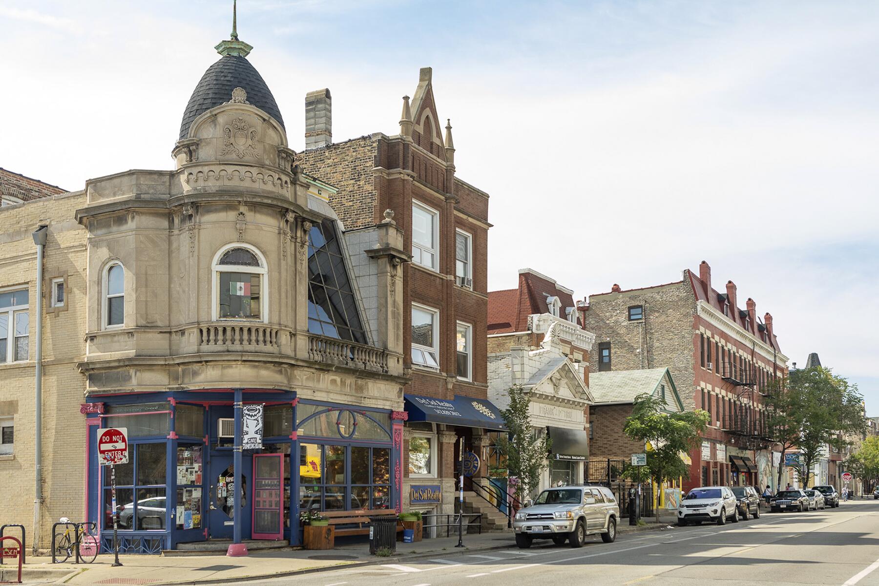 <a href='https://www.fodors.com/world/north-america/usa/illinois/chicago/experiences/news/photos/top-chicago-neighborhood-for-travelers-to-experience#'>From &quot;10 Chicago Neighborhoods That Every Traveler Should Experience: Pilsen&quot;</a>