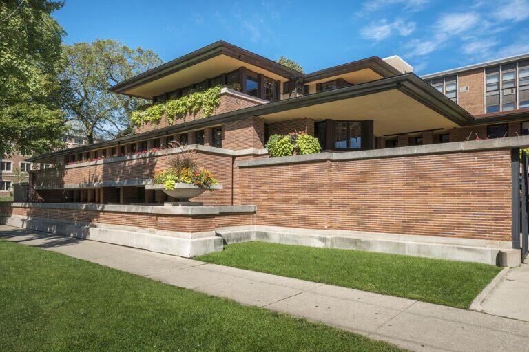 <a href='https://www.fodors.com/world/north-america/usa/illinois/chicago/experiences/news/photos/how-to-see-chicagos-best-architecture#'>From &quot;13 Ways to See Chicago's Best Architecture: Frederick C. Robie House&quot;</a>