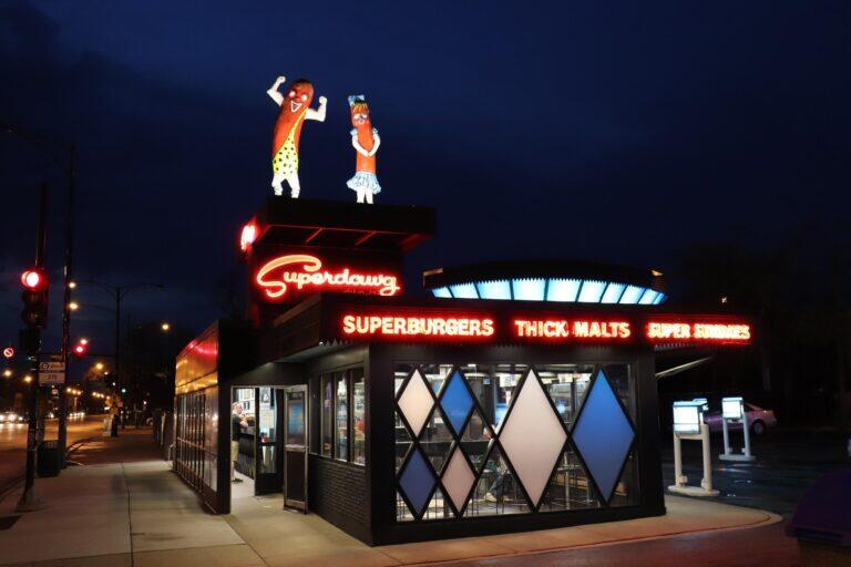 <a href='https://www.fodors.com/world/north-america/usa/illinois/chicago/experiences/news/photos/best-restaurants-in-chicago#'>From &quot;25 Best Restaurants in Chicago: Superdawg Drive-In&quot;</a>