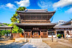 This Tokyo Temple Is Haunted by 47 Vengeful Samurais