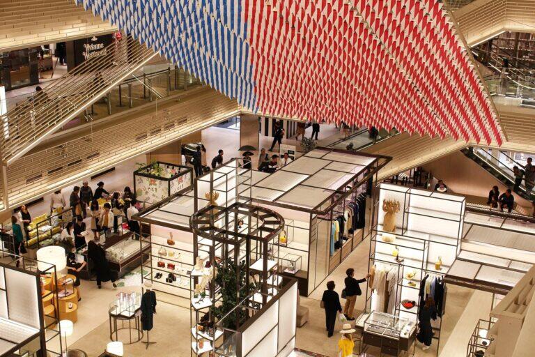 <a href='https://www.fodors.com/world/asia/japan/tokyo/experiences/news/photos/the-best-places-to-shop-in-tokyo-japan#'>From &quot;The 15 Best Shopping Experiences in Tokyo: Ginza Six&quot;</a>