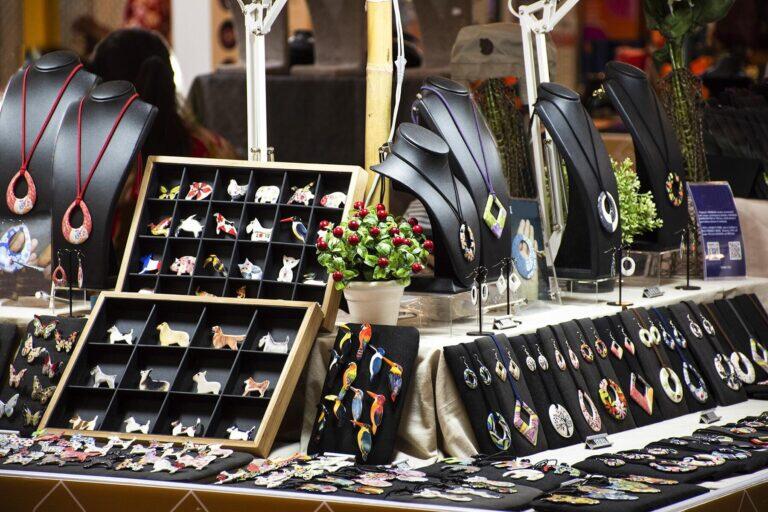 <a href='https://www.fodors.com/world/asia/thailand/bangkok/experiences/news/photos/dos-and-donts-important-things-to-know-before-for-visiting-bangkok-thailand#'>From "The 10 Dos and Don’ts for Visiting Bangkok, Thailand: Do Not Fall for the Gem Shop Scam"</a>