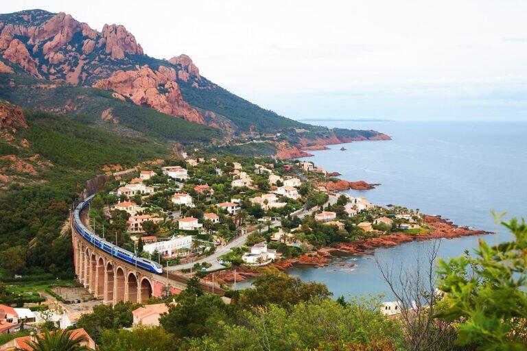 <a href='https://www.fodors.com/world/europe/france/experiences/news/photos/important-things-to-know-before-traveling-to-france#'>From "11 Things to Know Before Traveling to France"</a>