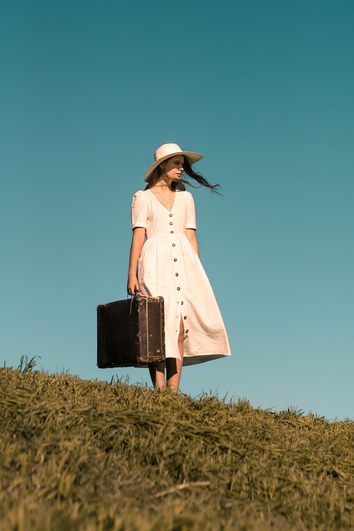 <a href='https://www.fodors.com/world/europe/greece/experiences/news/photos/what-to-wear-while-traveling-in-the-greek-islands#'>From "10 Unspoken Rules for Dressing the Part in the Greek Islands: The Greek Sun Is Intense–Cover Up Smartly"</a>