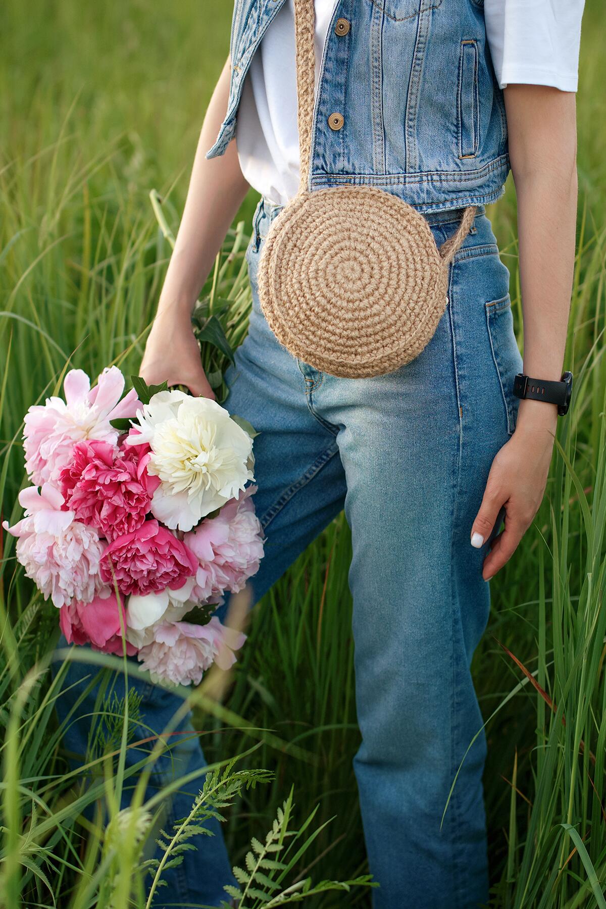 <a href='https://www.fodors.com/world/europe/greece/experiences/news/photos/what-to-wear-while-traveling-in-the-greek-islands#'>From "10 Unspoken Rules for Dressing the Part in the Greek Islands"</a>