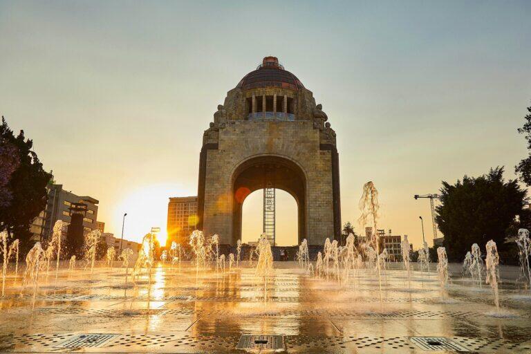 <a href='https://www.fodors.com/world/mexico-and-central-america/mexico/mexico-city/experiences/news/photos/ways-tourists-behave-badly-in-mexico-city#'>From "9 Reasons Locals Hate Tourists in Mexico City"</a>