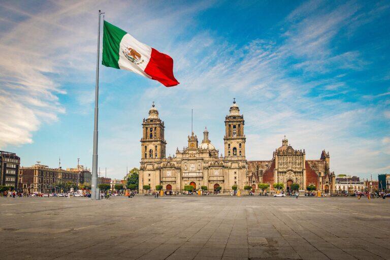 <a href='https://www.fodors.com/world/mexico-and-central-america/mexico/mexico-city/experiences/news/photos/ways-tourists-behave-badly-in-mexico-city#'>From "9 Reasons Locals Hate Tourists in Mexico City"</a>