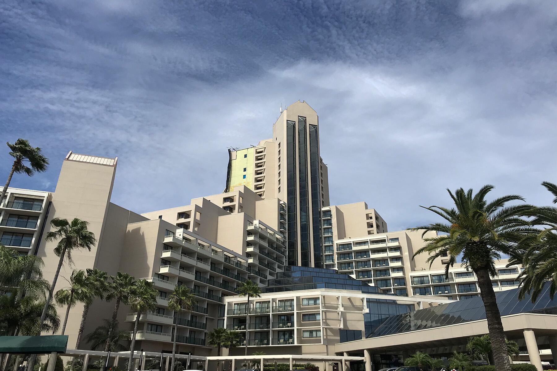 <a href='https://www.fodors.com/world/north-america/usa/florida/orlando/experiences/news/photos/things-tourists-should-never-do-in-orlando-florida#'>From "12 Reasons Locals in Orlando Hate Tourists: You Skimp on Tips"</a>