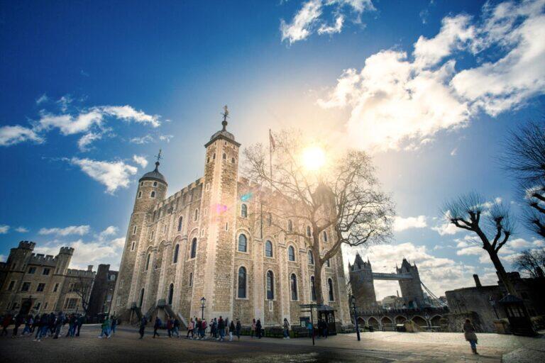 <a href='https://www.fodors.com/world/europe/england/london/experiences/news/photos/20-ultimate-things-to-do-in-london#'>From "The 15 Ultimate Things to Do in London in 2025 (And the Top Things to Avoid): Be Dazzled by the Crown Jewels at the Tower of London"</a>