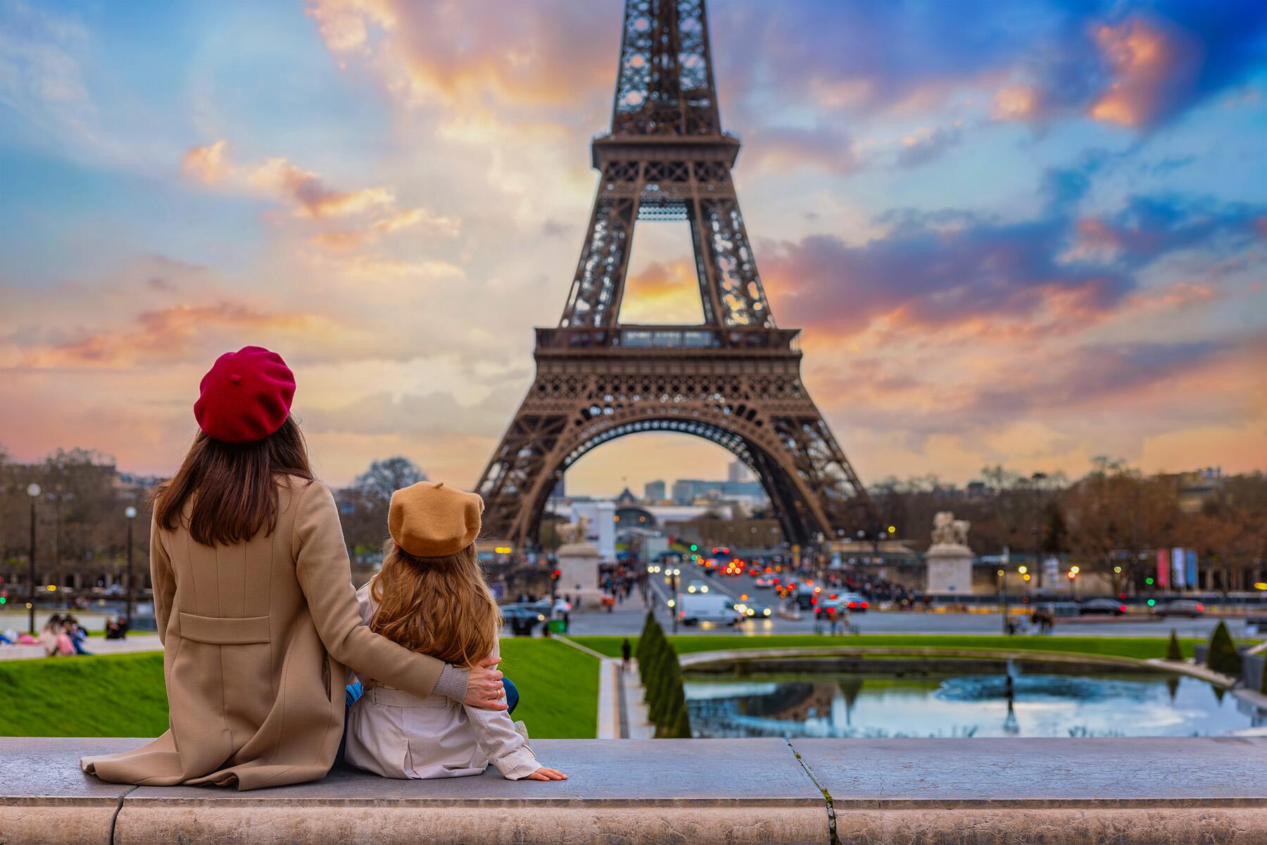 <a href='https://www.fodors.com/world/europe/france/paris/experiences/news/photos/your-guide-to-how-to-dress-like-a-local-in-paris-france#'>From "10 Ways to Avoid Looking Like a Tourist in Paris"</a>