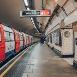 <a href='https://www.fodors.com/world/europe/england/london/experiences/news/photos/what-not-to-do-in-london#'>From "10 Reasons Londoners Hate Tourists: Disrespecting Tube Etiquette"</a>