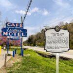 <a href='https://www.fodors.com/world/north-america/usa/tennessee/nashville/experiences/news/photos/things-tourists-should-never-do-in-nashville-tennessee#'>From "9 Reasons Locals in Nashville Hate Tourists: Swarming Loveless Cafe at Peak Hours"</a>