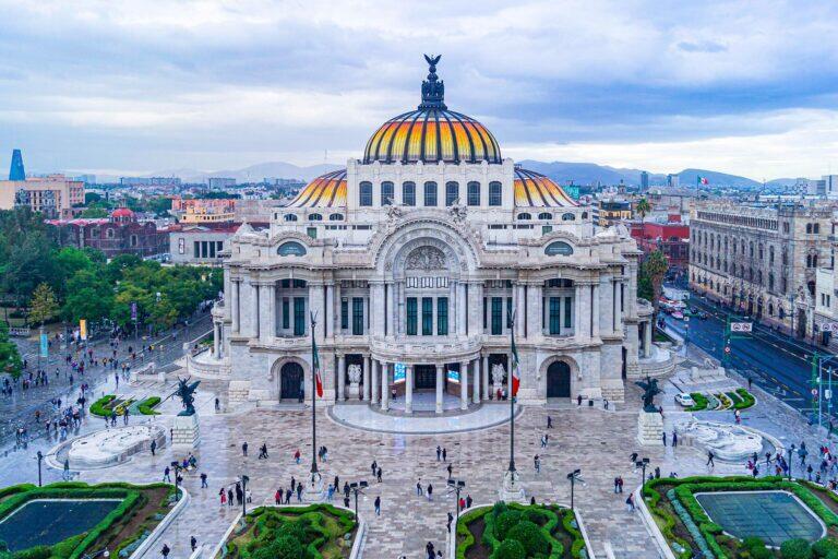 <a href='https://www.fodors.com/world/mexico-and-central-america/mexico/mexico-city/experiences/news/photos/ways-tourists-behave-badly-in-mexico-city#'>From "9 Reasons Locals Hate Tourists in Mexico City: You Don't Understand the Unequal Power Dynamics"</a>
