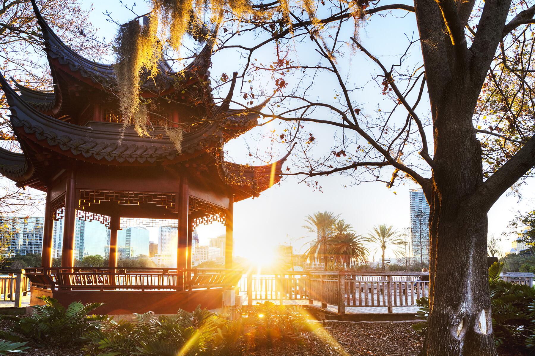 <a href='https://www.fodors.com/world/north-america/usa/florida/orlando/experiences/news/photos/things-tourists-should-never-do-in-orlando-florida#'>From "12 Reasons Locals in Orlando Hate Tourists: You Feed the Wildlife at Lake Eola"</a>