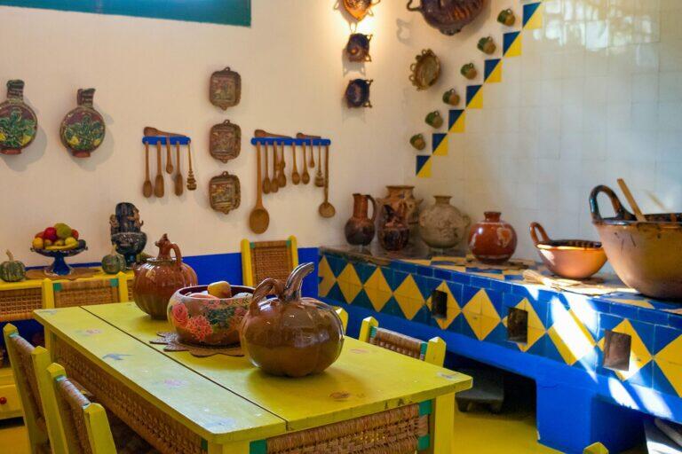 <a href='https://www.fodors.com/world/mexico-and-central-america/mexico/mexico-city/experiences/news/photos/ways-tourists-behave-badly-in-mexico-city#'>From "9 Reasons Locals Hate Tourists in Mexico City: Your Engagement Is Superficial"</a>