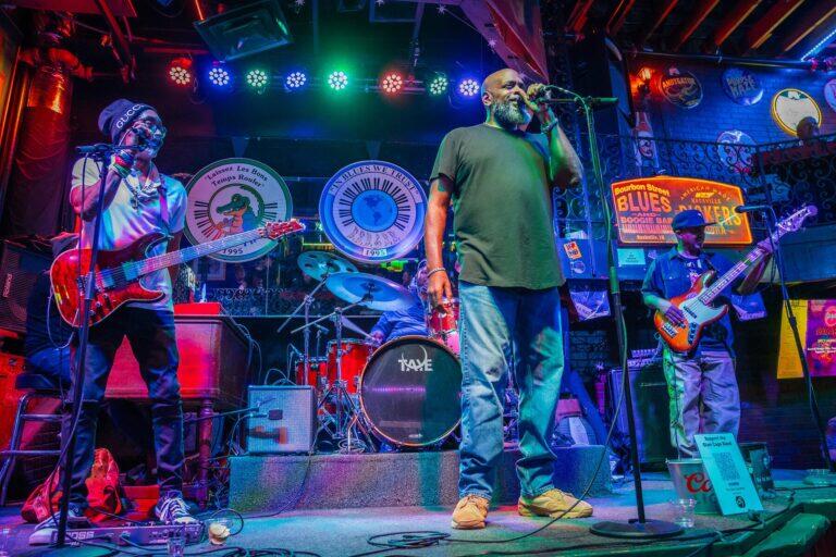 <a href='https://www.fodors.com/world/north-america/usa/tennessee/nashville/experiences/news/photos/things-tourists-should-never-do-in-nashville-tennessee#'>From "9 Reasons Locals in Nashville Hate Tourists: Tipping Badly"</a>