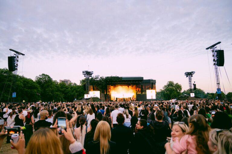 <a href='https://www.fodors.com/world/europe/england/london/experiences/news/photos/20-ultimate-things-to-do-in-london#'>From "The 15 Ultimate Things to Do in London in 2025 (And the Top Things to Avoid): Picnic in Pretty Hyde Park"</a>