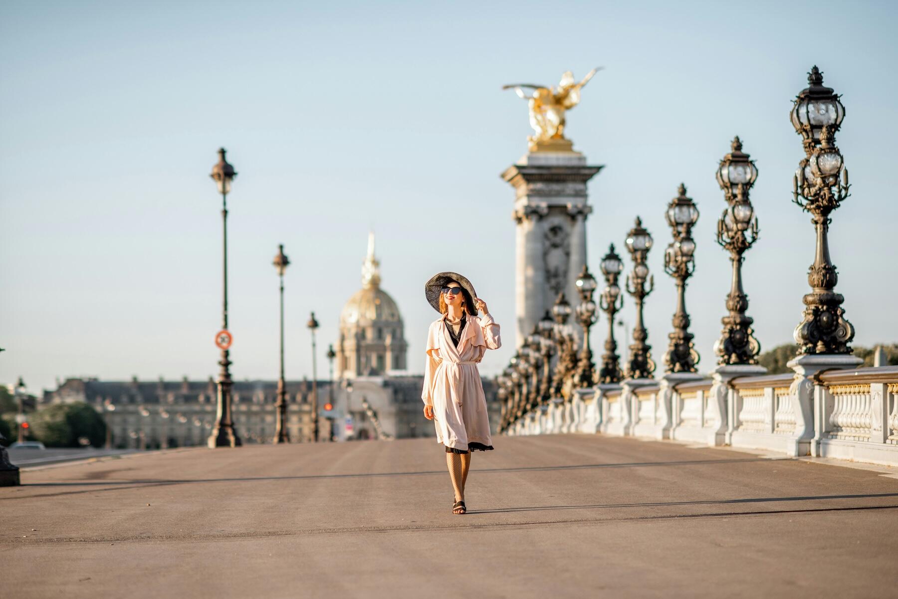 <a href='https://www.fodors.com/world/europe/france/paris/experiences/news/photos/your-guide-to-how-to-dress-like-a-local-in-paris-france#'>From "10 Ways to Avoid Looking Like a Tourist in Paris"</a>