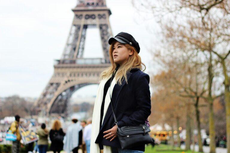 <a href='https://www.fodors.com/world/europe/france/paris/experiences/news/photos/your-guide-to-how-to-dress-like-a-local-in-paris-france#'>From "10 Ways to Avoid Looking Like a Tourist in Paris"</a>