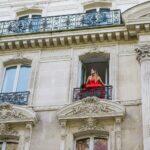 <a href='https://www.fodors.com/world/europe/france/paris/experiences/news/photos/your-guide-to-how-to-dress-like-a-local-in-paris-france#'>From "10 Ways to Avoid Looking Like a Tourist in Paris"</a>