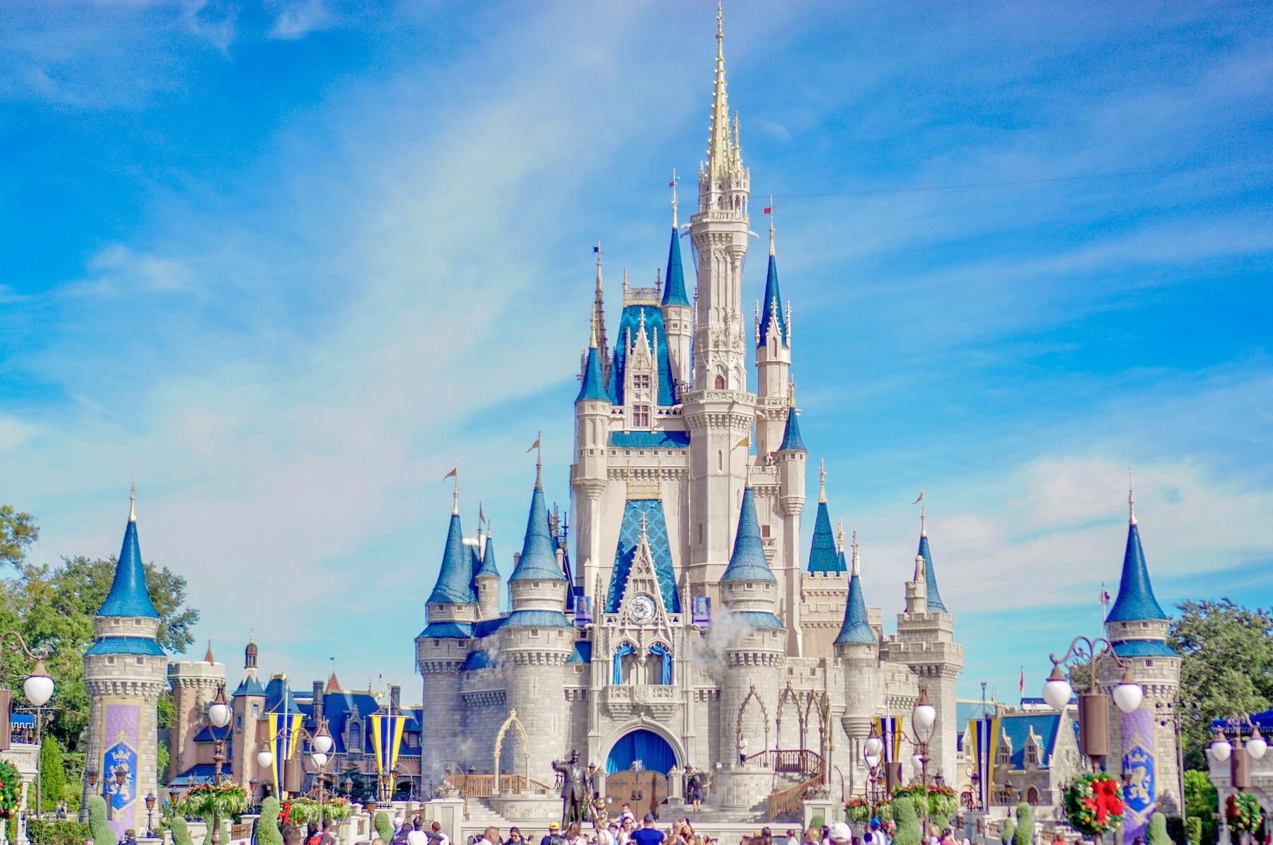 <a href='https://www.fodors.com/world/north-america/usa/florida/orlando/experiences/news/photos/things-tourists-should-never-do-in-orlando-florida#'>From "12 Reasons Locals in Orlando Hate Tourists: Being too Giddy Upon Landing"</a>