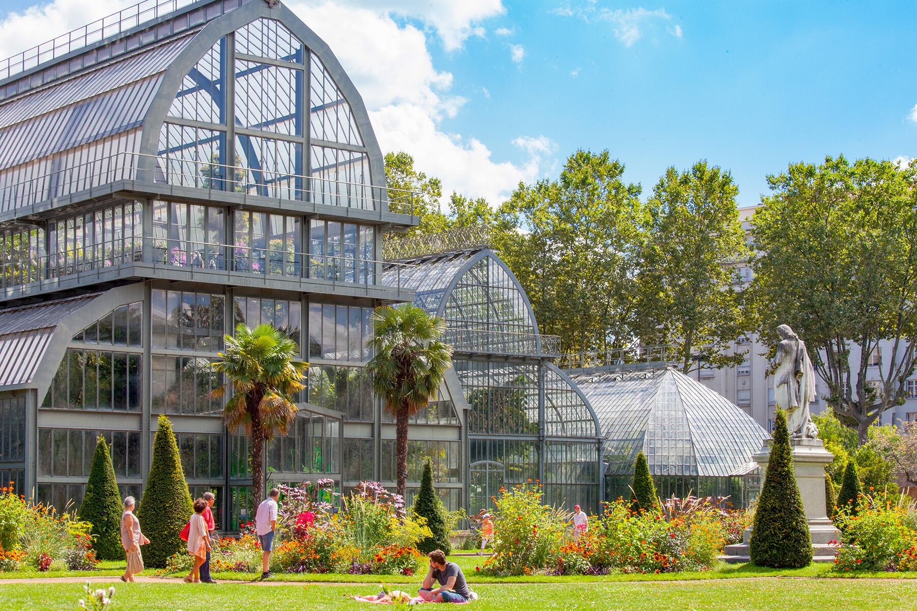 <a href='https://www.fodors.com/world/europe/france/lyon-and-the-alps/places/lyon/experiences/news/photos/the-best-things-to-do-in-lyon-and-top-things-to-avoid#'>From "The 14 Best Things to Do in Lyon (and Top Things to Avoid): Picnic in a Park"</a>