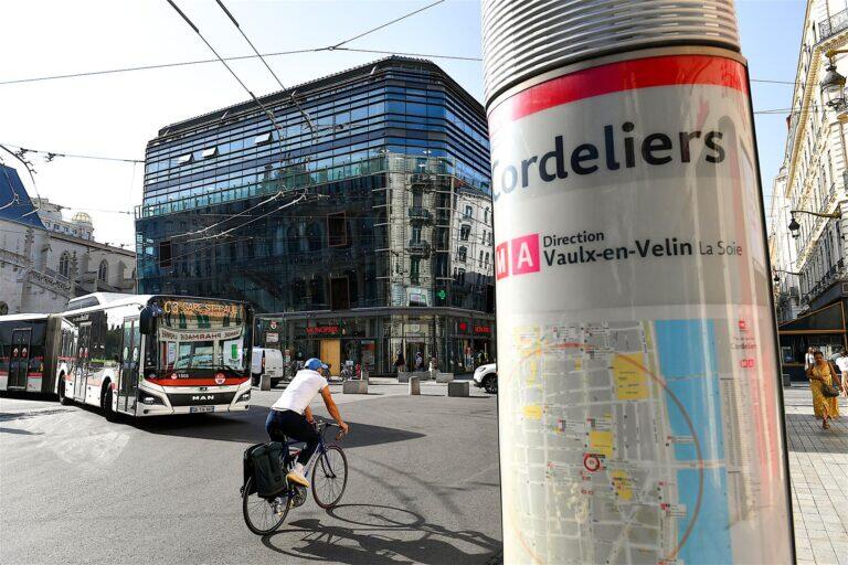 <a href='https://www.fodors.com/world/europe/france/lyon-and-the-alps/places/lyon/experiences/news/photos/the-best-things-to-do-in-lyon-and-top-things-to-avoid#'>From "The 14 Best Things to Do in Lyon (and Top Things to Avoid): Things to Avoid: Scammers"</a>