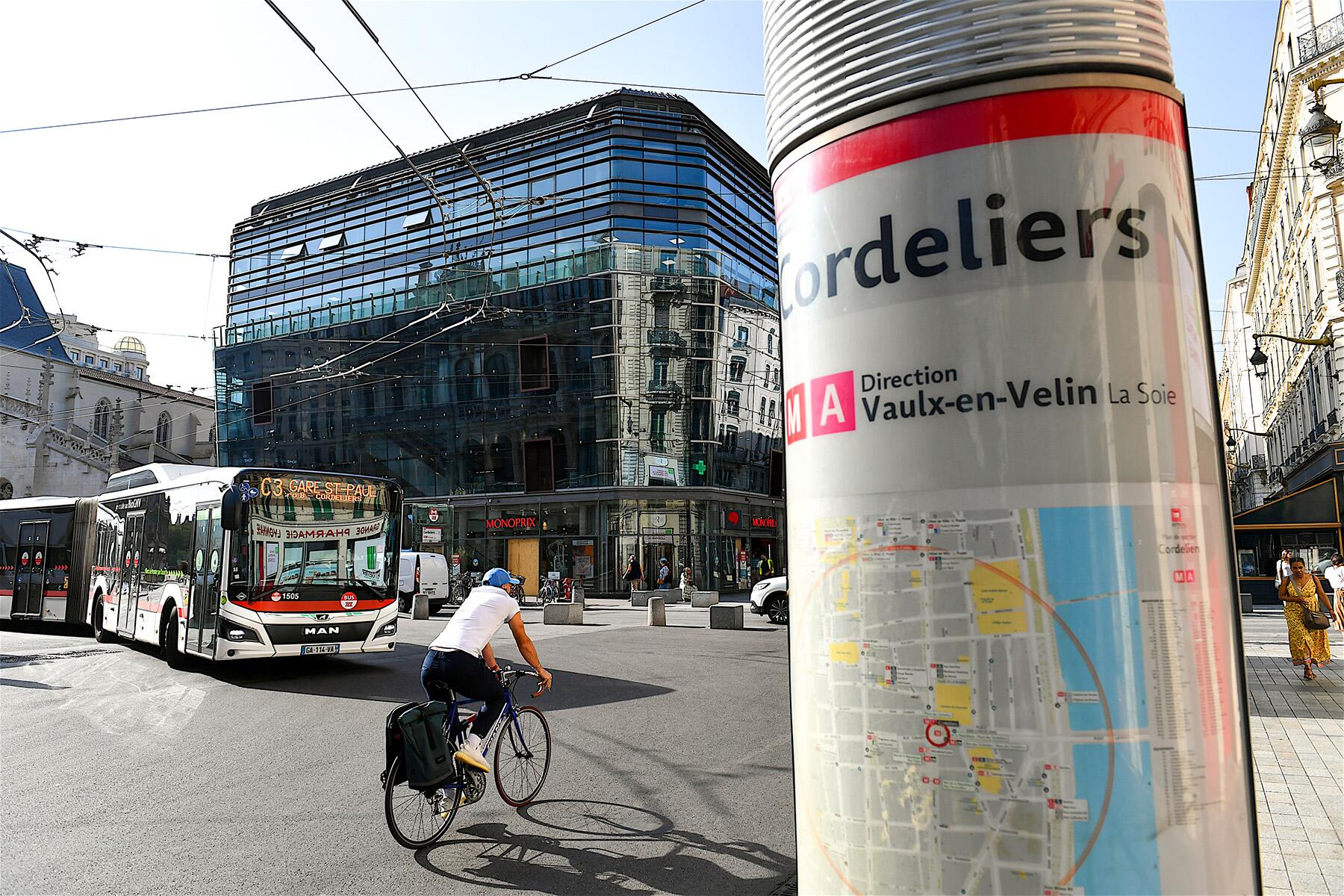 <a href='https://www.fodors.com/world/europe/france/lyon-and-the-alps/places/lyon/experiences/news/photos/the-best-things-to-do-in-lyon-and-top-things-to-avoid#'>From "The 14 Best Things to Do in Lyon (and Top Things to Avoid): Things to Avoid: Scammers"</a>