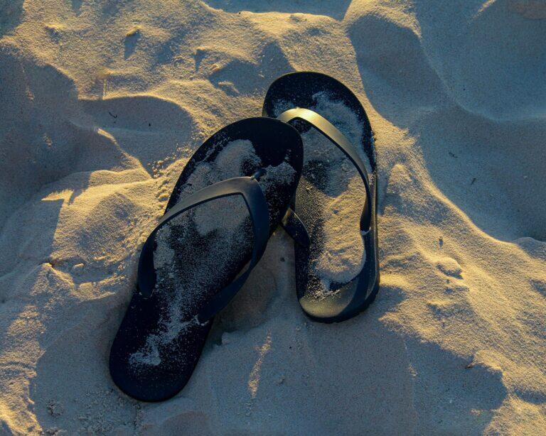 <a href='https://www.fodors.com/world/north-america/usa/texas/experiences/news/photos/what-to-pack-for-trip-to-texas#'>From "10 Important Rules for Dressing Right When You’re in Texas: Flip-flops as Your Default Footwear"</a>