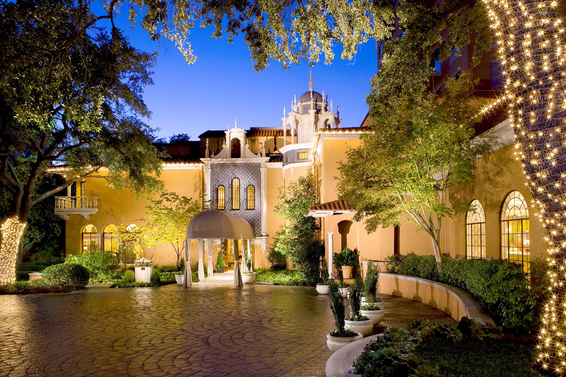 <a href='https://www.fodors.com/world/north-america/usa/texas/dallas-and-fort-worth/places/dallas/experiences/news/photos/best-things-to-do-in-dallas#'>From "The 10 Best Things to Do in Dallas (and Top Things to Avoid): Best Luxury Hotel: Rosewood Mansion on Turtle Creek"</a>